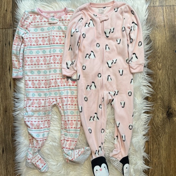 Toddler Girl Carter’s 2T Penguin Winter Pajamas Lot - Picture 1 of 15